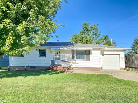905 Stegman Blvd, Marshalltown, IA 50158