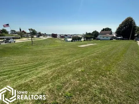 215 High St, Brooklyn, IA 52211