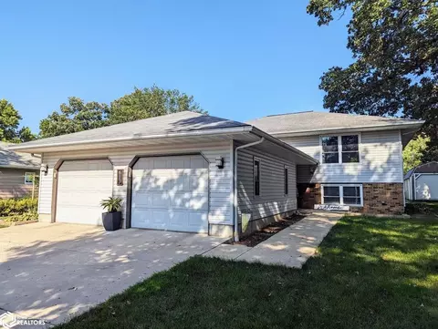 613 S Harlan St, Algona, IA 50511