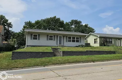 805 S Market St, Oskaloosa, IA 52577
