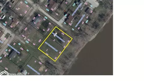 103 Chestnut St, Keosauqua, IA 52565