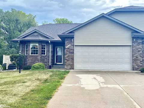 2214 Edgebrook Dr, Marshalltown, IA 50158