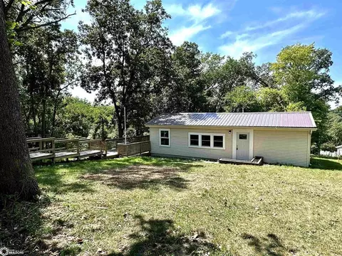 1210 E Ridge Dr, Brooklyn, IA 52211
