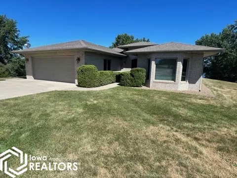 3074 Terrace Lake Dr, Crawfordsville, IA 52621