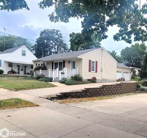 111 Rosenberger Ave, Oskaloosa, IA 52577