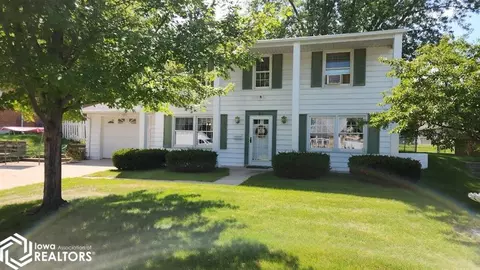 85 Sunny Cir, Mason City, IA 50401