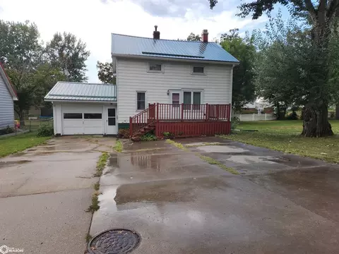 210 W 14th St, Tama, IA 52339