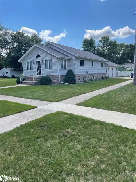349 N Main St, Titonka, IA 50480