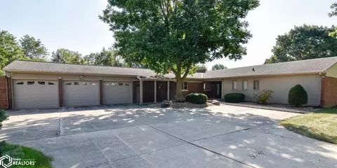 2012-2014 Edgebrook Dr, Marshalltown, IA 50158