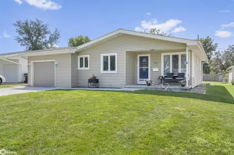922 D Ave, Nevada, IA 50201 photo 2