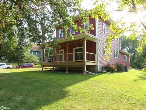 315 S Main St, Conrad, IA 50621