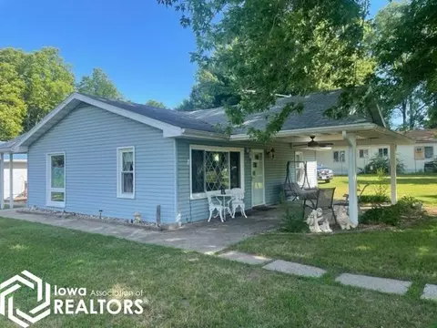 901 N 3rd St, Oquawka, IL 61469