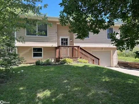 203 Glasgow Rd, Fairfield, IA 52556
