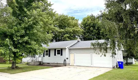 408 2nd St SW, Britt, IA 50423