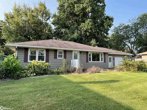 633 Acres St, Burlington, IA 52601