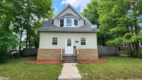 320 1st St NW, Mason City, IA 50401