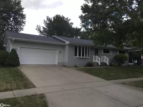 820 Randall Ln, Burlington, IA 52601