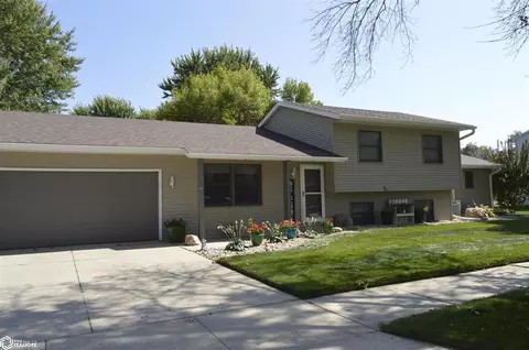111 Yorktown Pike, Mason City, IA 50401