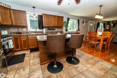 406 E Maple Ave, Conrad, IA 50621 photo 5