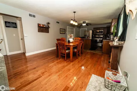 406 E Maple Ave, Conrad, IA 50621 photo 8