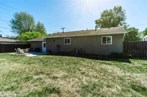 406 E Maple Ave, Conrad, IA 50621 photo 3