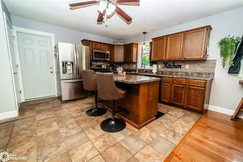 406 E Maple Ave, Conrad, IA 50621 photo 4