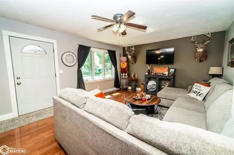 406 E Maple Ave, Conrad, IA 50621 photo 11
