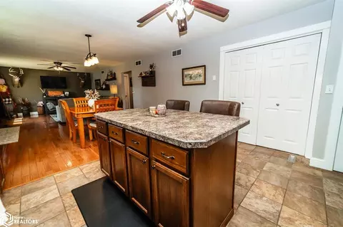 406 E Maple Ave, Conrad, IA 50621 photo 7