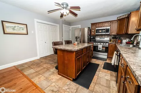 406 E Maple Ave, Conrad, IA 50621 photo 6
