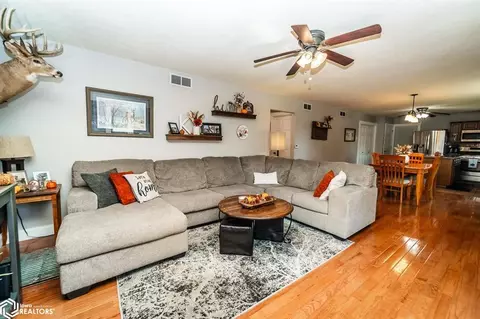 406 E Maple Ave, Conrad, IA 50621 photo 9
