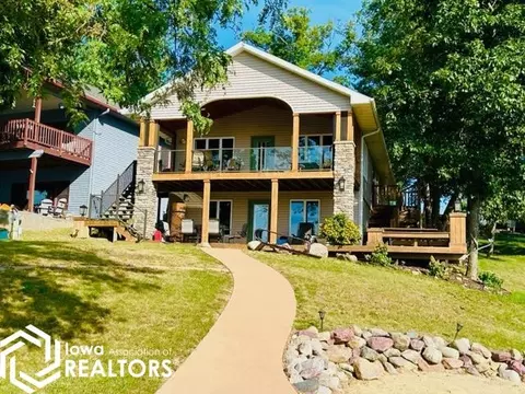 107 Cottage Ln, Montezuma, IA 50171