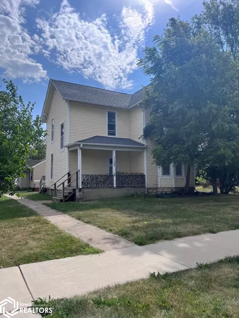 1132 West St, Grinnell, IA 50112