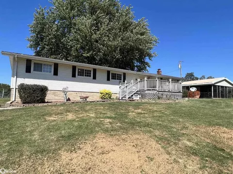 11906 Augusta Rd, Burlington, IA 52601