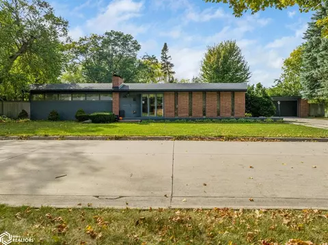 24 Circle Ter, Mason City, IA 50401