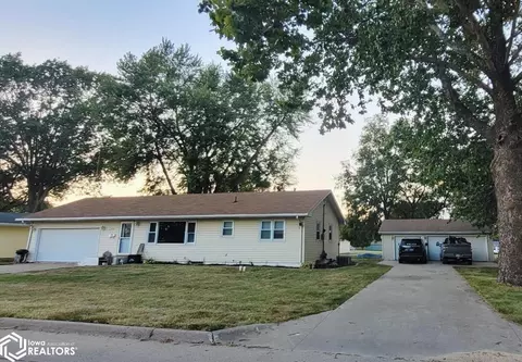 219 N 10th St, Albia, IA 52531