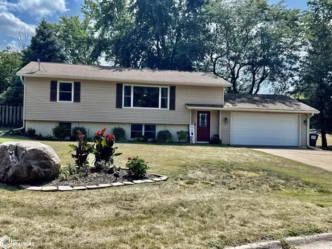 1151 Clearview Dr, Oskaloosa, IA 52577