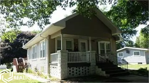 106 Elm St, Van Horne, IA 52346