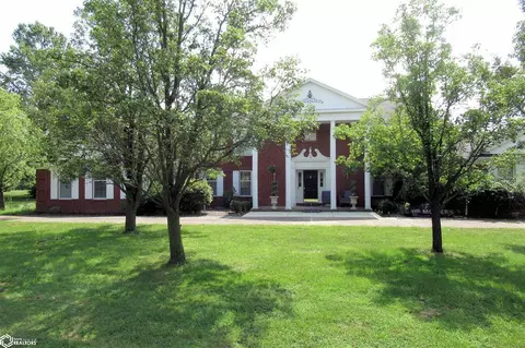 5 Fairway Dr, Keokuk, IA 52632