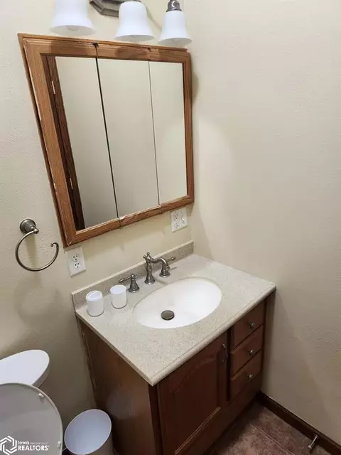 Bath - 385 120th St, Corwith, IA 50430 photo 2 of 6