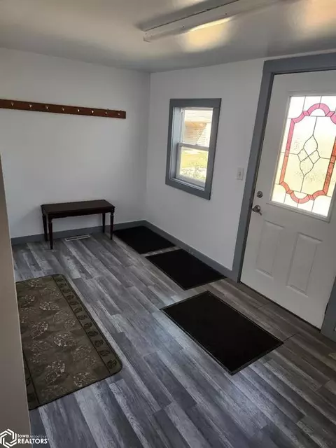 Entry Way - 385 120th St, Corwith, IA 50430 photo 1 of 4