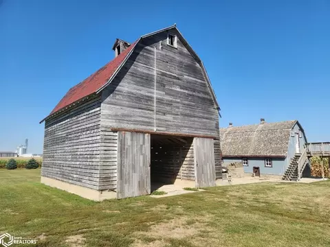 Exterior - 385 120th St, Corwith, IA 50430 photo 5 of 10