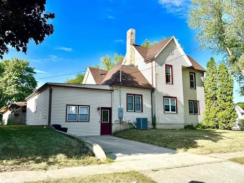 145 S Oak St, Iowa Falls, IA 50126