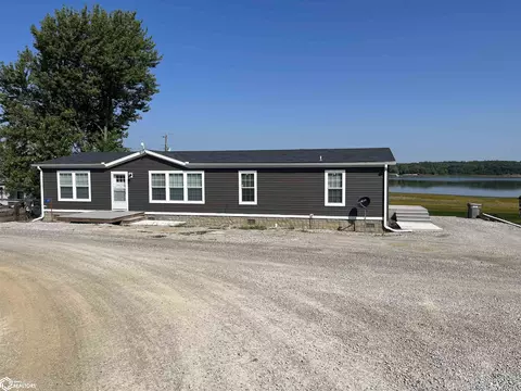 112 Arrowhead Rd, Melrose, IA 52569