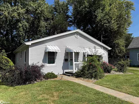 722 Lewis St, Burlington, IA 52601