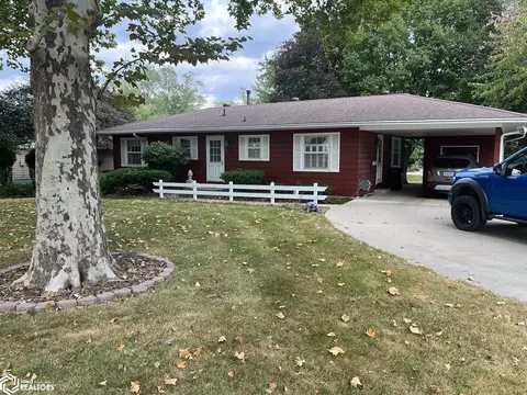 2704 Kenwood St, Ottumwa, IA 52501