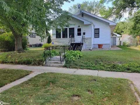 202 S Vermont Ave, Mason City, IA 50401