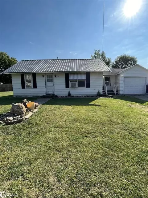 111 Jefferson St, Libertyville, IA 52567