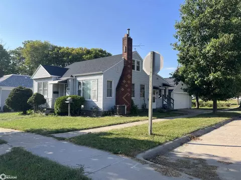 202 W Washington St, Sigourney, IA 52591
