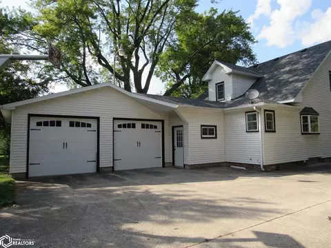 402 1st St, Sully, IA 50251 photo 3