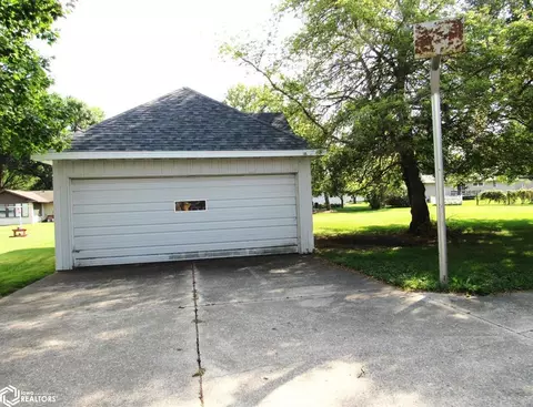 402 1st St, Sully, IA 50251 photo 2
